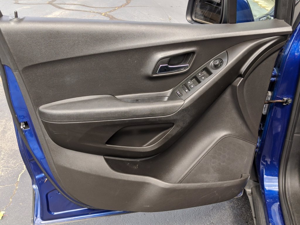 2017 Chevrolet Trax LS - Photo 9 - Los Angeles, CA 91306