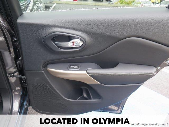 2017 Jeep Cherokee Limited - Photo 32 - Los Angeles, CA 91306