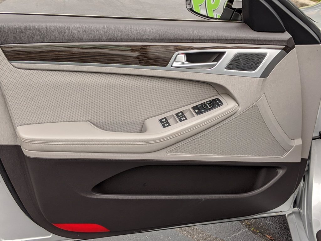 2016 Hyundai Genesis 3.8L - Photo 9 - Los Angeles, CA 91306