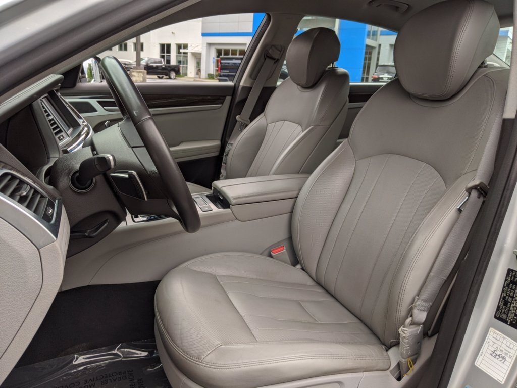 2016 Hyundai Genesis 3.8L - Photo 12 - Los Angeles, CA 91306