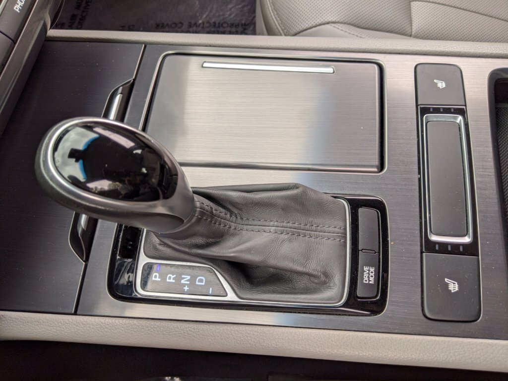 2016 Hyundai Genesis 3.8L - Photo 17 - Los Angeles, CA 91306