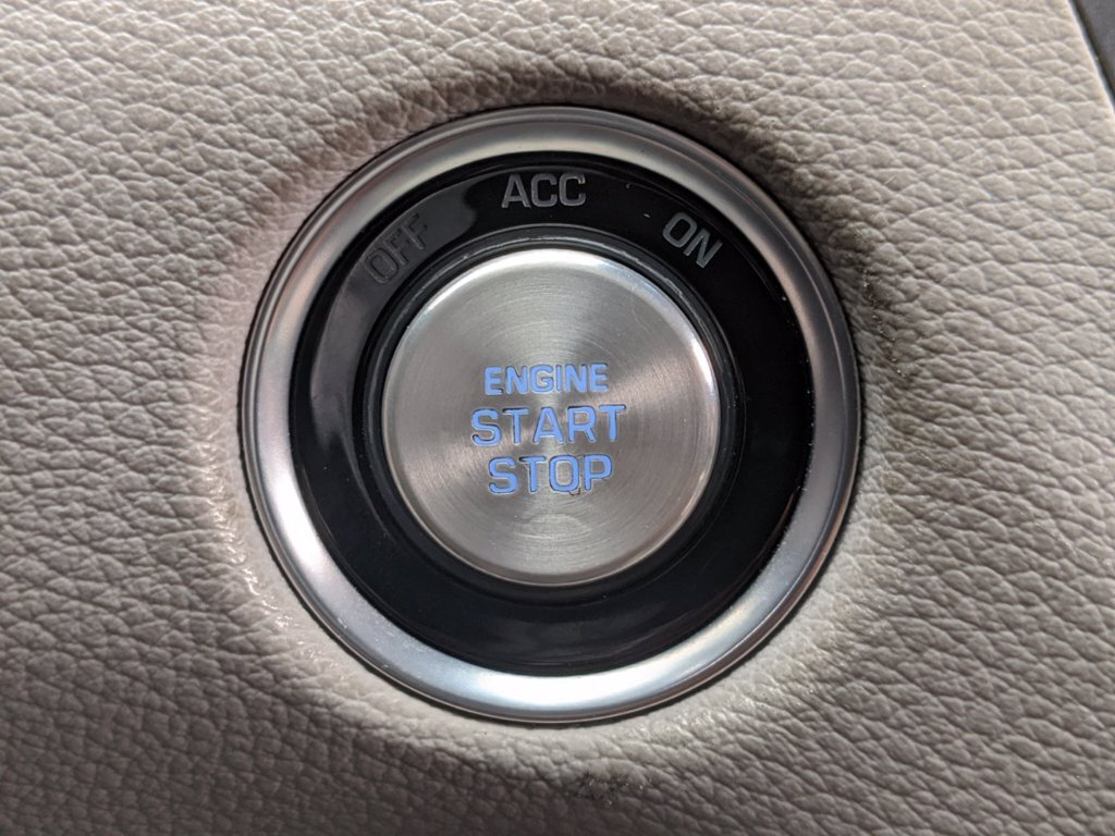 2016 Hyundai Genesis 3.8L - Photo 16 - Los Angeles, CA 91306