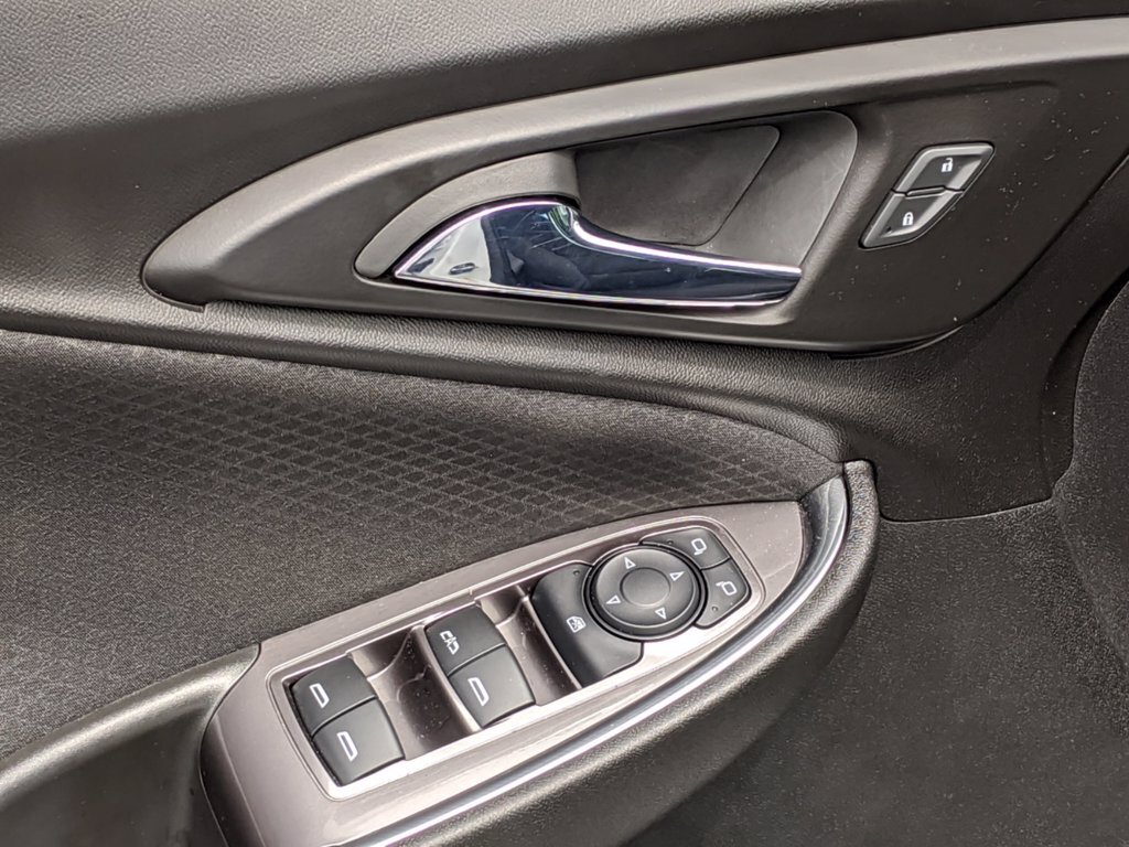 2020 Chevrolet Malibu LT - Photo 10 - Los Angeles, CA 91306