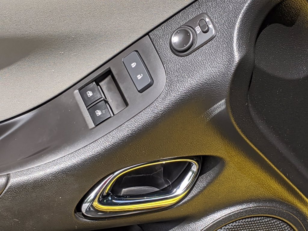 2014 Chevrolet Camaro LS - Photo 10 - Los Angeles, CA 91306