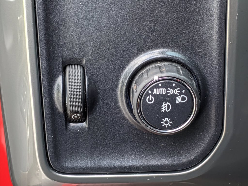 2018 Chevrolet Silverado 1500 LT - Photo 11 - Los Angeles, CA 91306