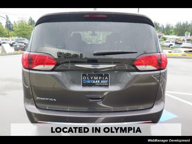 2017 Chrysler Pacifica Touring-L - Photo 4 - Los Angeles, CA 91306