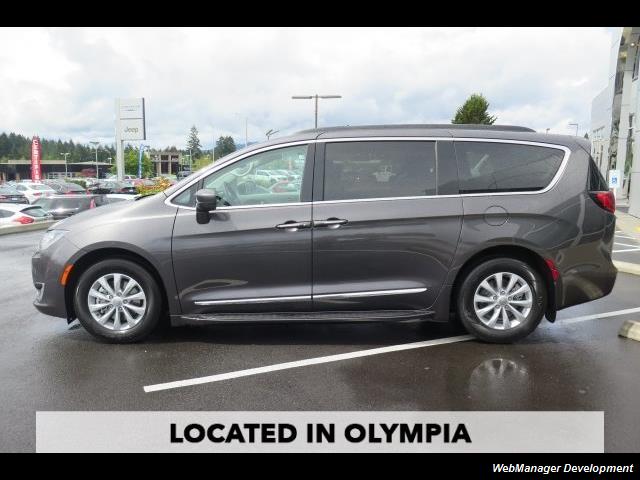 2017 Chrysler Pacifica Touring-L - Photo 6 - Los Angeles, CA 91306