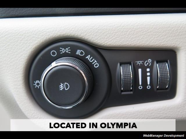 2017 Chrysler Pacifica Touring-L - Photo 17 - Los Angeles, CA 91306