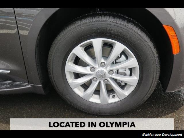 2017 Chrysler Pacifica Touring-L - Photo 33 - Los Angeles, CA 91306