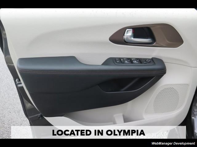 2017 Chrysler Pacifica Touring-L - Photo 20 - Los Angeles, CA 91306