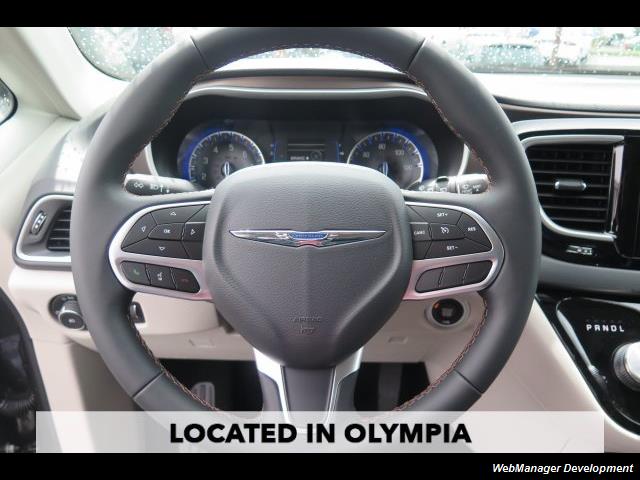 2017 Chrysler Pacifica Touring-L - Photo 14 - Los Angeles, CA 91306