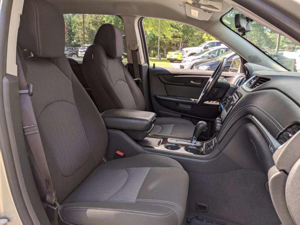 2017 Chevrolet Traverse LT - Photo 27 - Los Angeles, CA 91306