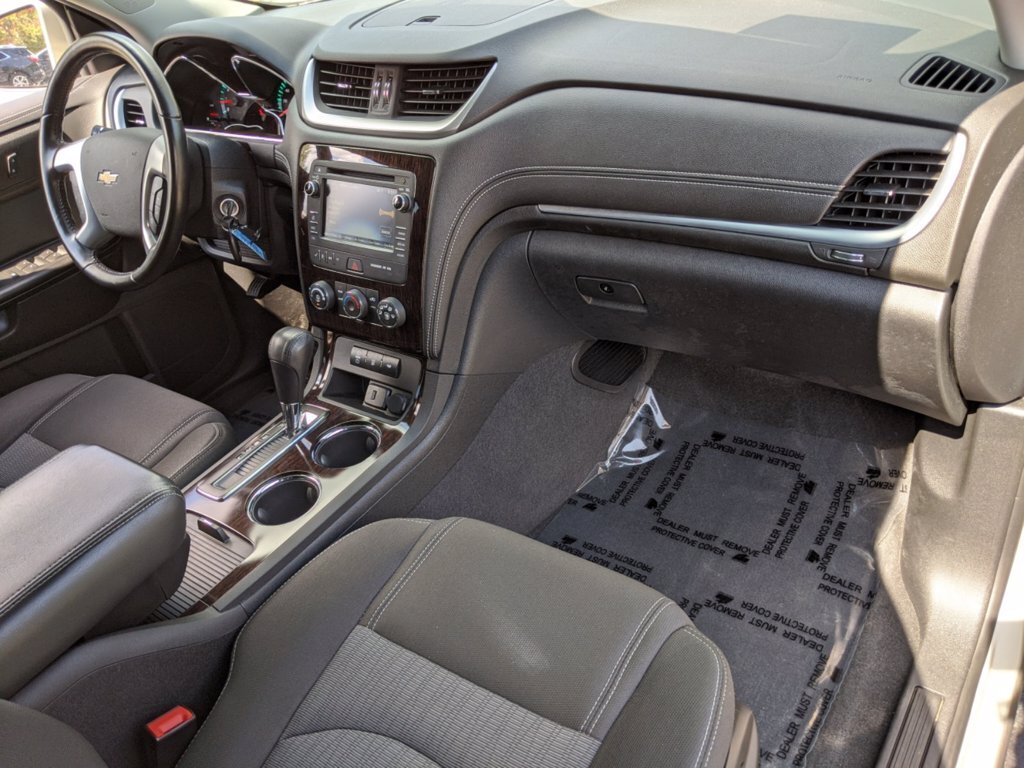2017 Chevrolet Traverse LT - Photo 28 - Los Angeles, CA 91306