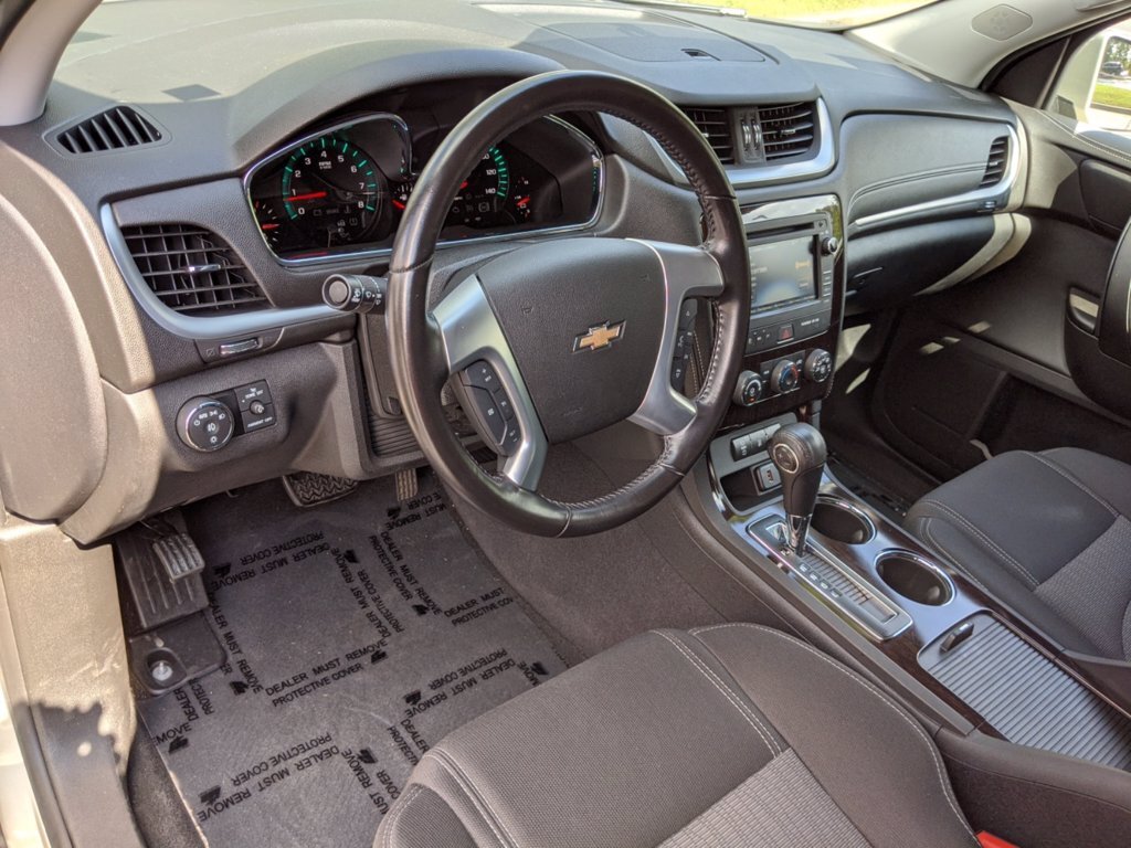 2017 Chevrolet Traverse LT - Photo 13 - Los Angeles, CA 91306