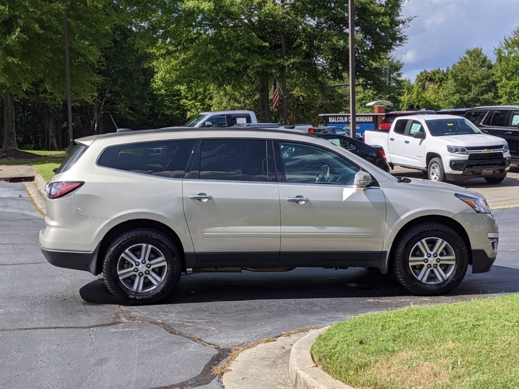 2017 Chevrolet Traverse LT - Photo 4 - Los Angeles, CA 91306