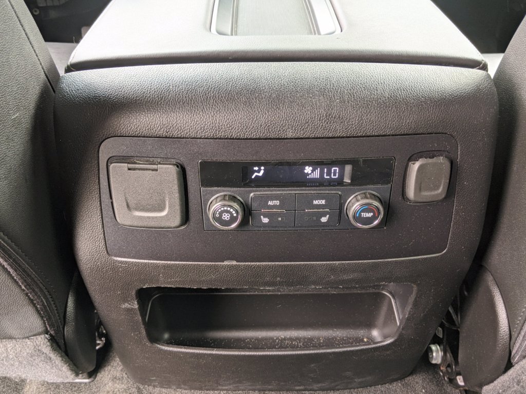 2018 GMC Yukon XL SLT 1500 - Photo 22 - Los Angeles, CA 91306